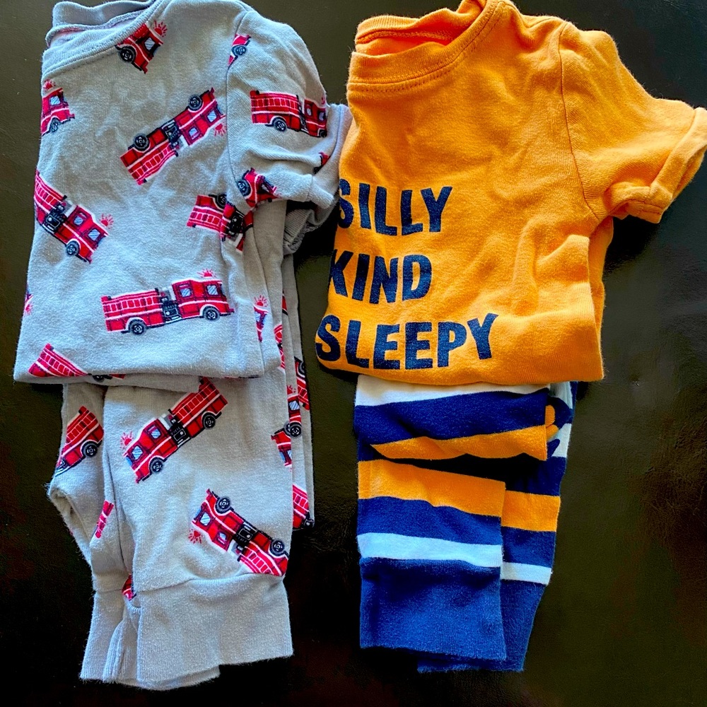 Bundle of 2 pair of 5T Old Navy Pajamas.